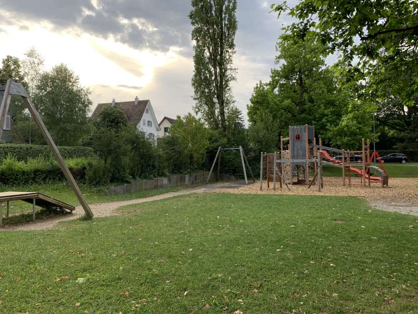 Spielplatz Schulhaus Breite